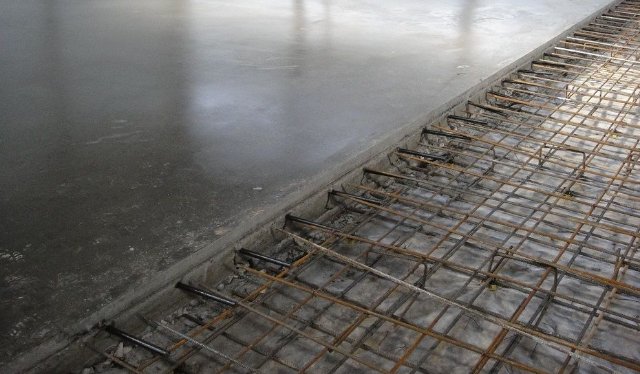Устройство пола из стяжки по бетону
