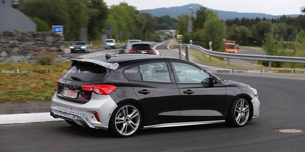 Спортивный Ford Focus ST проходит тесты почти без камуфляжа