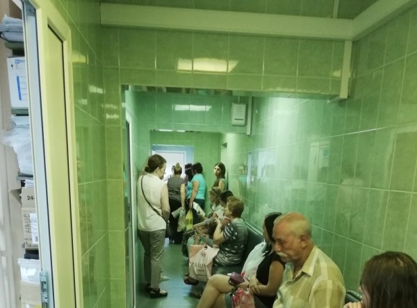 «Адский коридор»: Ростовчане выразили недовольство состоянием поликлиники № 42
