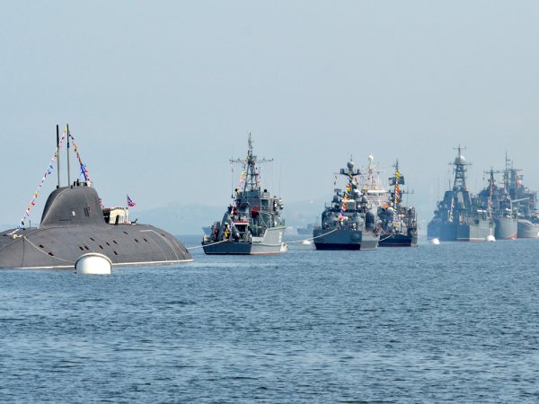 Во Владивостоке прошел парад в честь Дня ВМФ