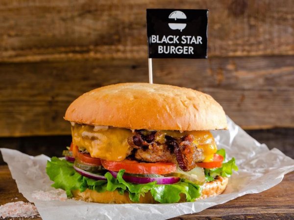 В Воронеже открывают Black Star Burger и обещают бесплатные сэндвичи