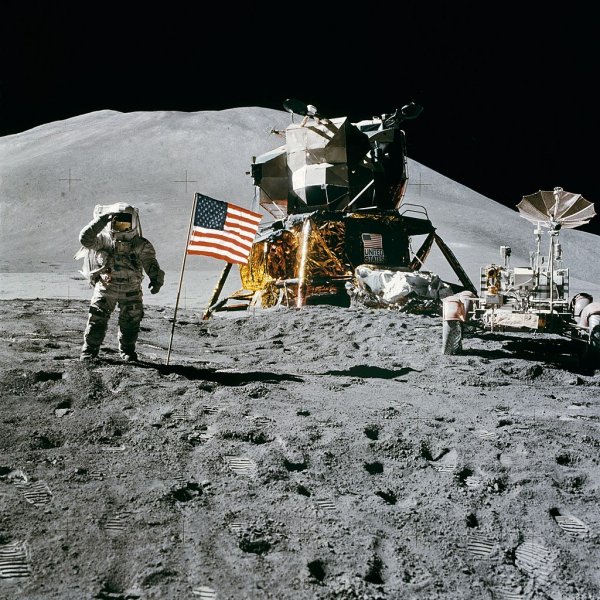 Конспирологи в США уверены, что первыми на Луну высадились космонавты из СССР