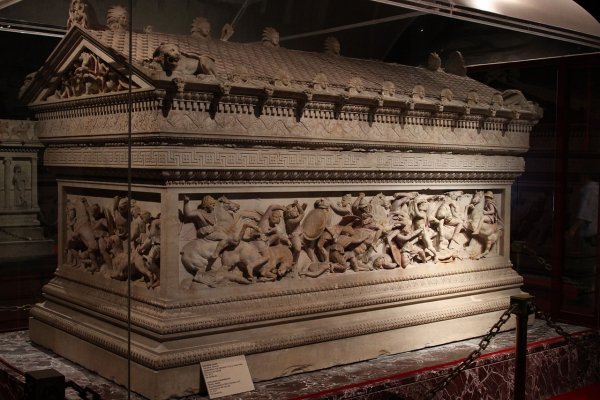 Конспирологи связали черные саркофаги в Египте с приближением Нибиру