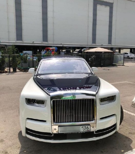 Роскошный Rolls-Royce Phantom за 50 млн рублей заметили в Воронеже