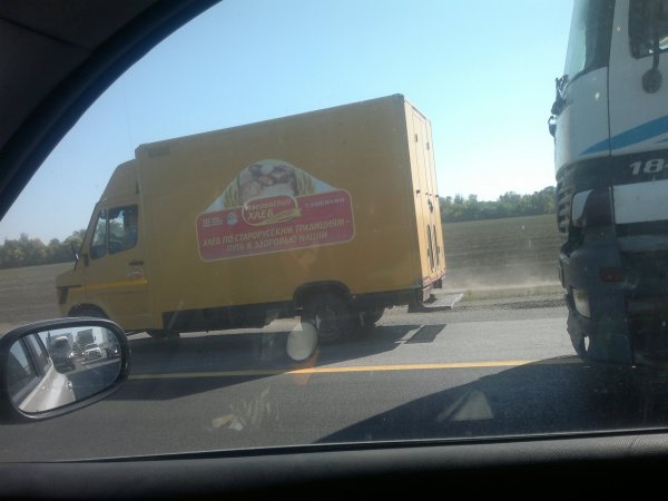 Хлебный фургон спас трассу М4 «Дон» от наглых «обочечников» – соцсети