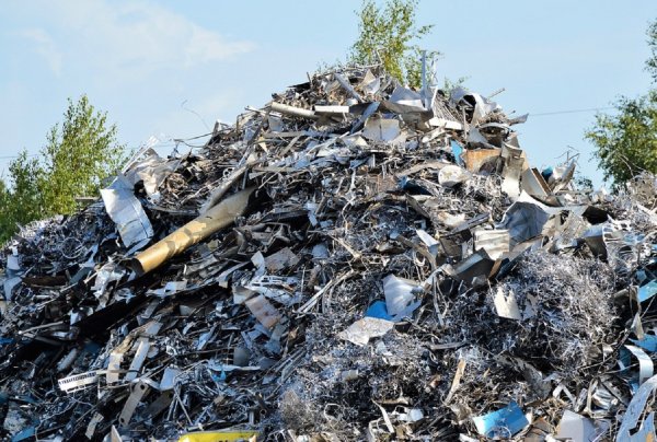 Город погряз в мусоре: В Челябинске объявили режим ЧС