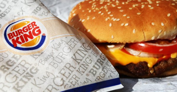 Неэтичная футболка Burger King возмутила блокадников Петербурга
