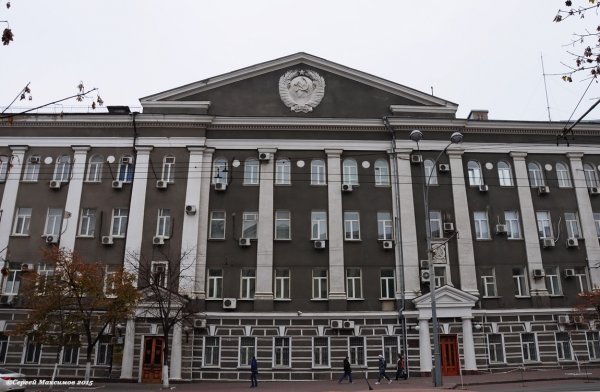 Ростовчанин эффектно станцевал напротив здания ФСБ