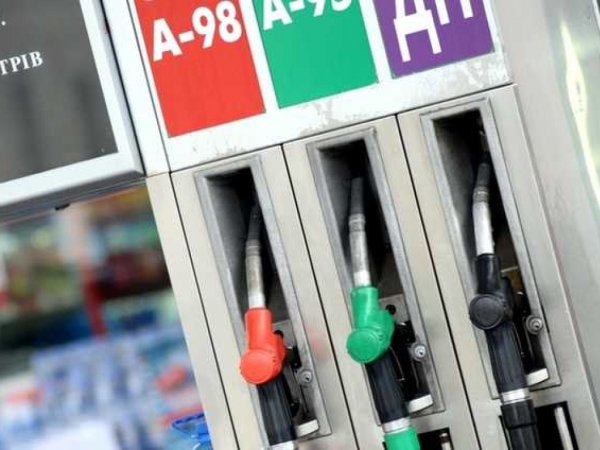 «Грабёж русского народа»: Стоимость бензина в РФ завышена в 20 раз – блогер