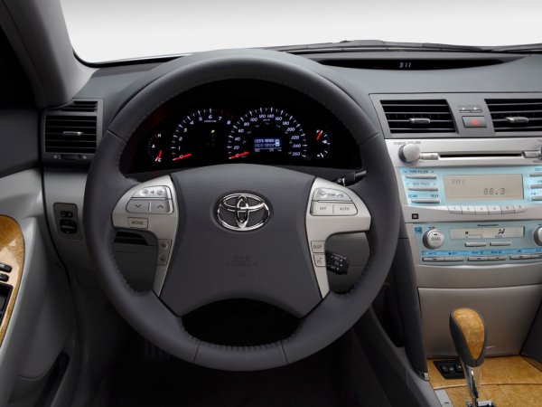 «Прокачка японки»: Эксперт назвал полезные и нужные доработки Toyota Camry 40
