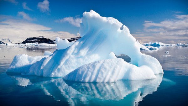 Подо льдами Антарктиды найден загадочный источник геотермального излучения
