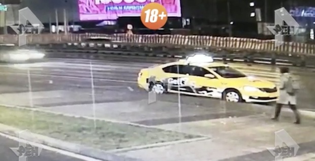 Молодую россиянку убило оторвавшимся у автомобиля колесом