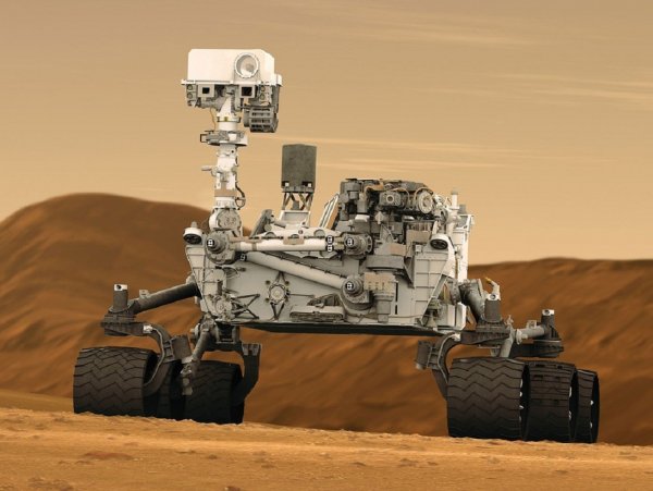Curiosity нашел на Марсе похожий на самородок блестящий предмет