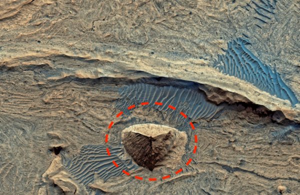 Уфолог показал исполинскую древнюю пирамиду на Марсе