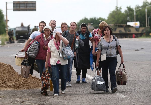 Около 20% украинцев уезжают на заработки на постоянной основе