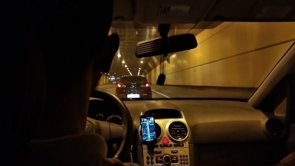 «Одна звезда, неучи»: Из-за незнания водителей Uber русского языка сервис могут закрыть в Москве