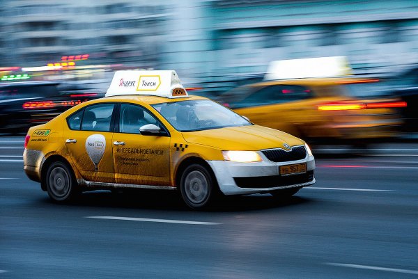 «Плати и иди пешком»: Яндекс.Такси не привозит клиента на место и снимает деньги с его карты