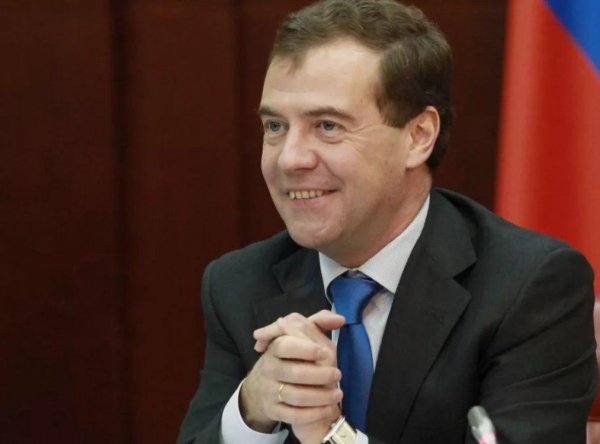 «Не Димон, а Димочка»: Медведев занял 1 место по обаятельности среди Правительства РФ — Путин лицо Times