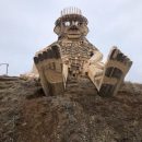 В Ростовской области у трассы М4 «Дон» появился гигантский деревянный Гулливер В Ростовской области у трассы М4 «Дон» появился гигантский деревянный Гулливер