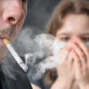 Суд заставил курильщиков компенсировать вред здоровью соседей