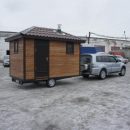 Ростовчане для купания в проруби привезли с собой баню Ростовчане для купания в проруби привезли с собой баню