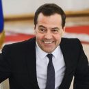 Сказочный премьер: Медведев заявил о росте зарплат, а в это время профсоюз врачей объявили вне закона Сказочный премьер: Медведев заявил о росте зарплат, а в это время профсоюз врачей объявили вне закона
