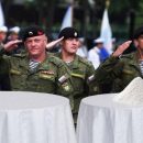 Во Владивостоке к приезду Путина и Ким Чен Ына солдатам постлали белые скатерти Во Владивостоке к приезду Путина и Ким Чен Ына солдатам постлали белые скатерти