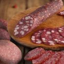 Просрочка на прилавках: Сотрудник мясокомбината поделился тайной утилизации колбасы Просрочка на прилавках: Сотрудник мясокомбината поделился тайной утилизации колбасы