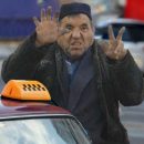 Руки не для скуки: Глухой водитель московского такси активно общался за рулем Руки не для скуки: Глухой водитель московского такси активно общался за рулем