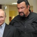 Стивен Сигал прибыл на Парад Победы — 2019 в Москве. Занял место ветеранов? Стивен Сигал прибыл на Парад Победы — 2019 в Москве. Занял место ветеранов?