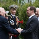 Россияне пристыдили Медведева за мизерную помощь ветеранам ВОВ в России к 9 Мая